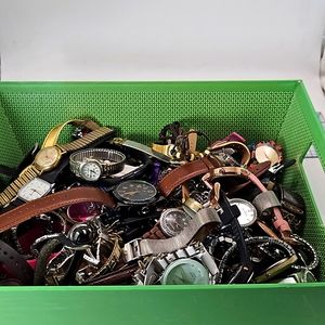 Lot of 80 watches